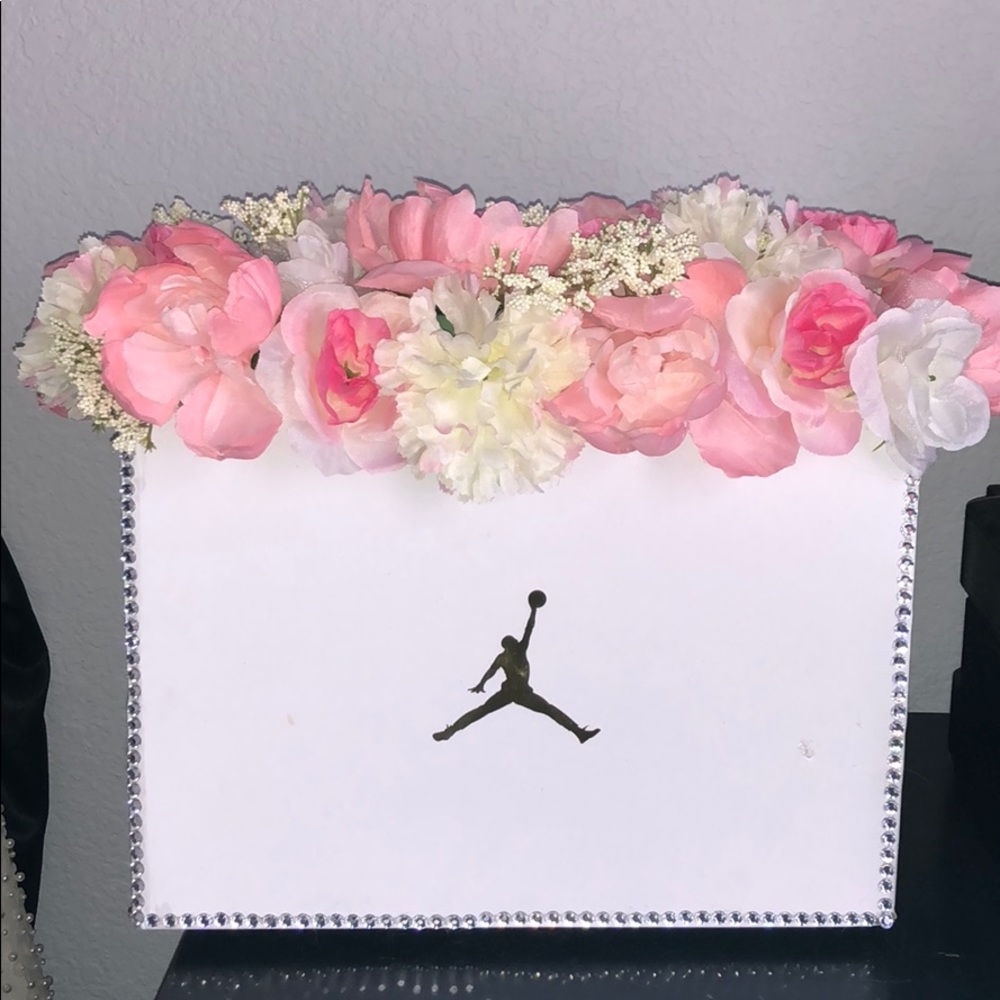 Floral shoebox room decor